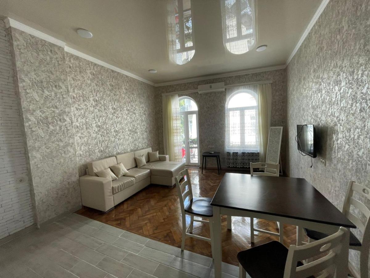 Центр Города Батуми Apartment Rustaveli 13 Exteriör bild