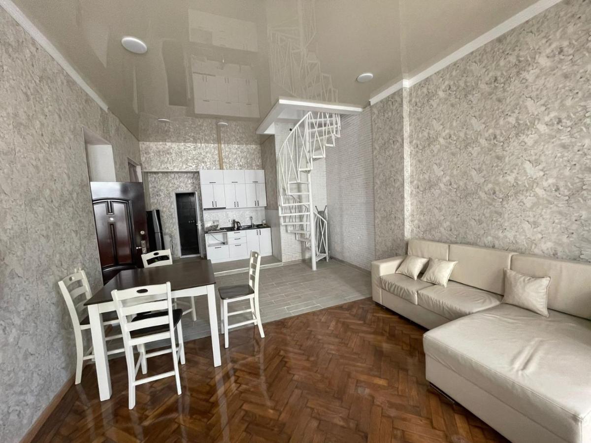 Центр Города Батуми Apartment Rustaveli 13 Exteriör bild